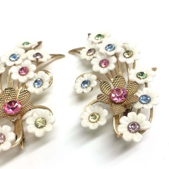VINTAGE 60S EMMONS PLASTIC FLOWER EAR CRAWLER CLIP EARRINGS PASTEL RHINESTONES - Picture 12 of 17